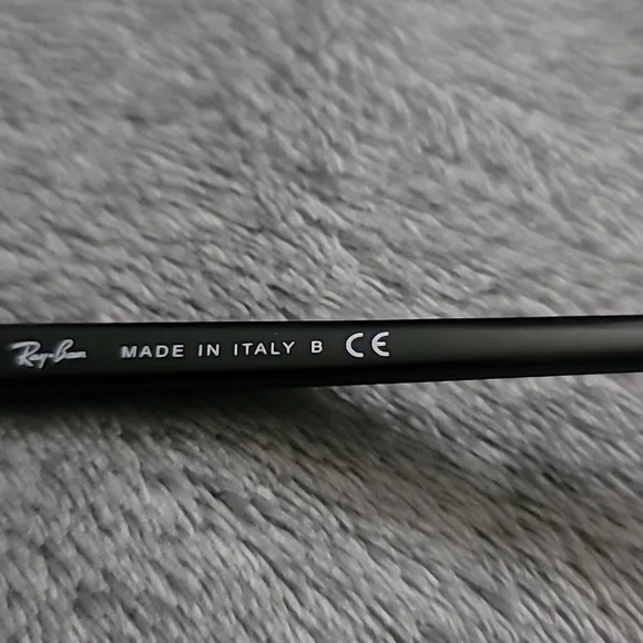 Ray-Ban RB3016 Clubmaster Black Polarized Sunglasses With Case - Picture 4 of 9